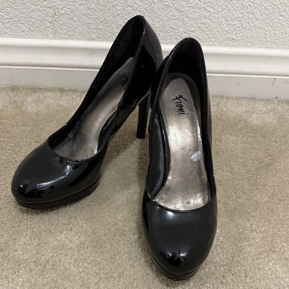 FIONI Clothing Glossy Black Heels